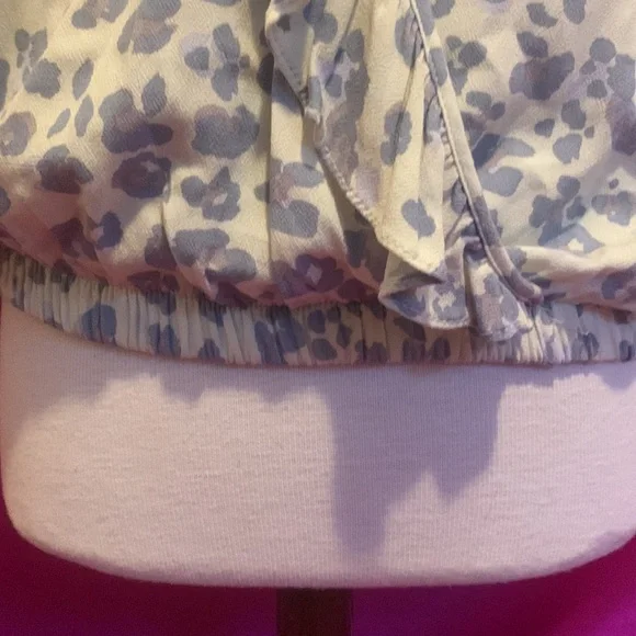 One clothing Los Angeles size large blue animal print crop style top - Picture 7 of 7